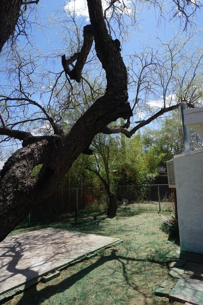 Building Photo - 4516 E Lester St