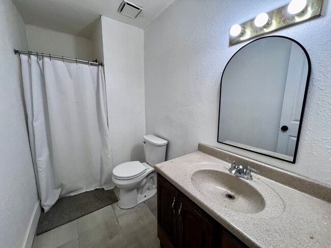 Building Photo - Beautifully ranch-style home in Central Virginia Beach