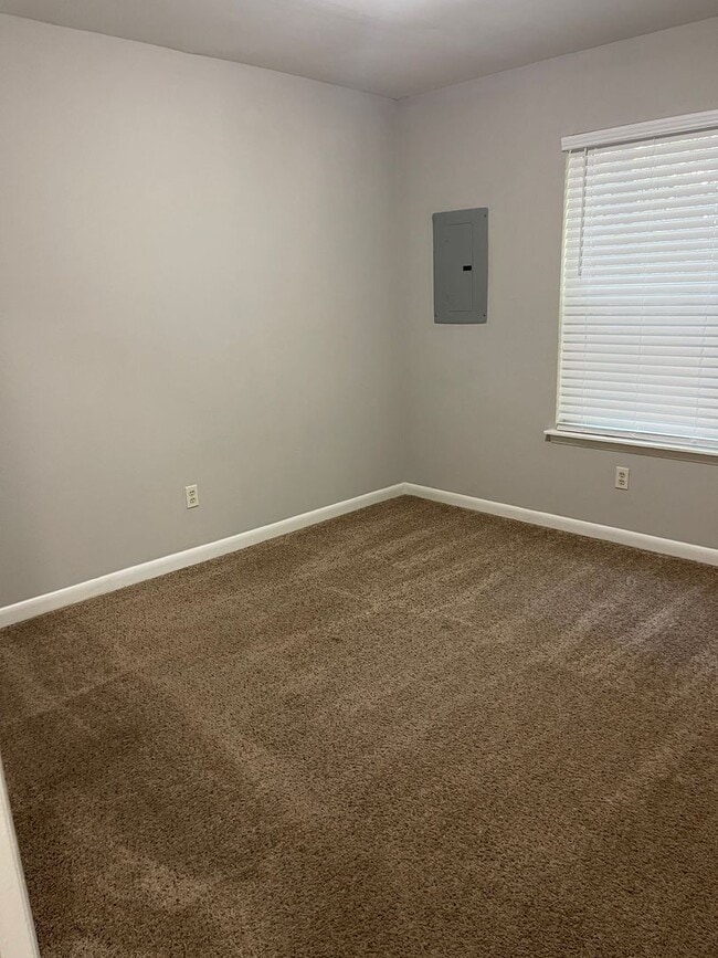 Building Photo - 3 bedroom 2 bath Hermitage duplex