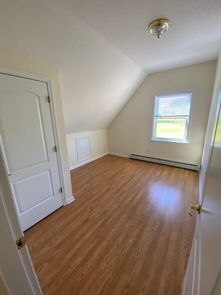 Bedroom 3 - 3875 Union St