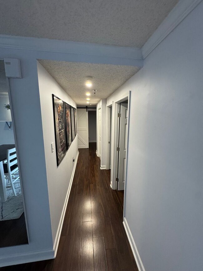Building Photo - 2 Bed/1 Bath FULLY Furnished Condo at City Heights!