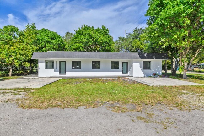 Building Photo - 1597 NE 143rd St