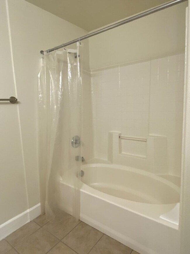 Building Photo - 1 bedroom Condo at The Phoenician w/ new carpet