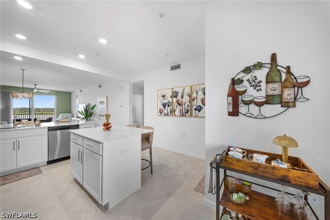 Building Photo - 15285 Grn Acrs Ave