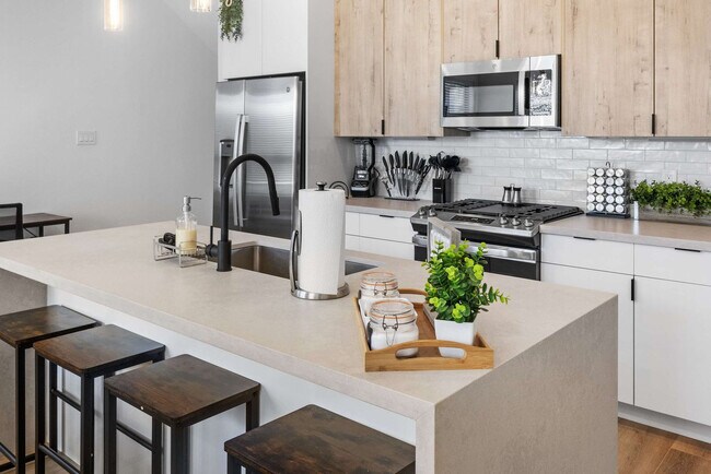 Building Photo - 6740 Peerless St