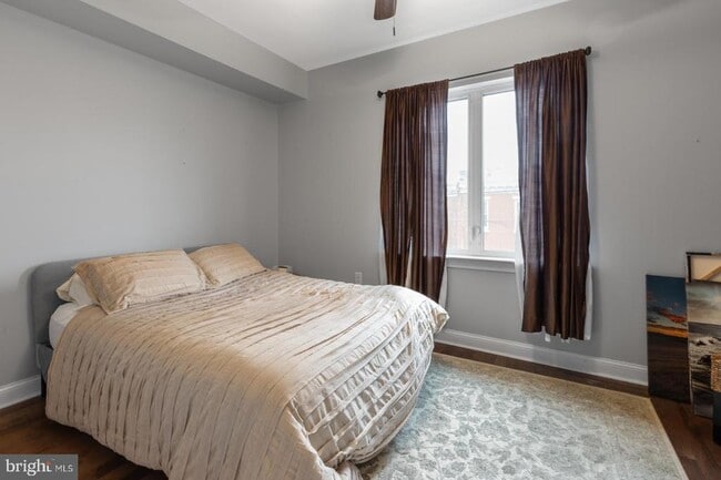 Building Photo - 2524 Sepviva St