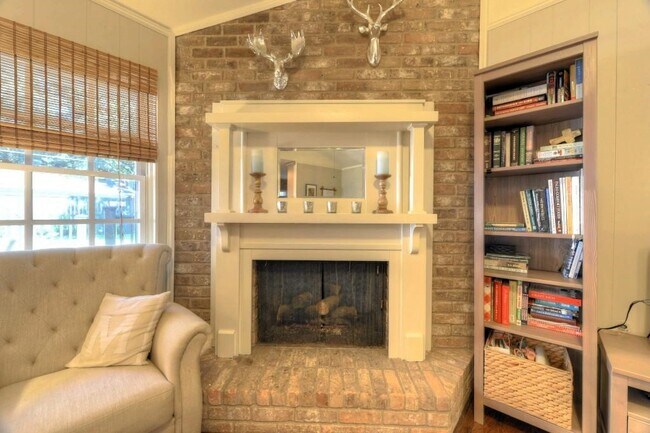 Building Photo - 14026 St Marys Ln