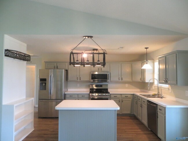 Building Photo - 105 Royalty Ct