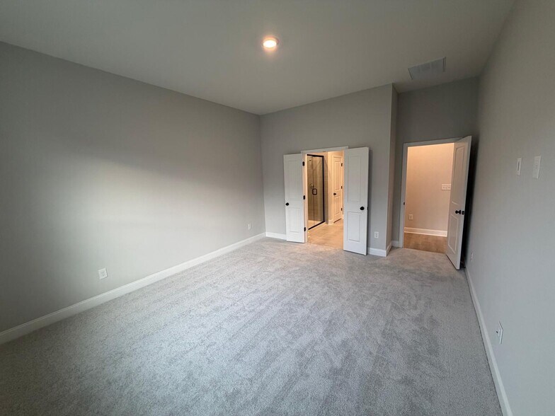 Building Photo - 105 Winding Stream Cir