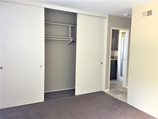 Building Photo - Spacious Lake Murray 4 Bedroom Home with Large Yard in Quiet San Diego Neighborhood