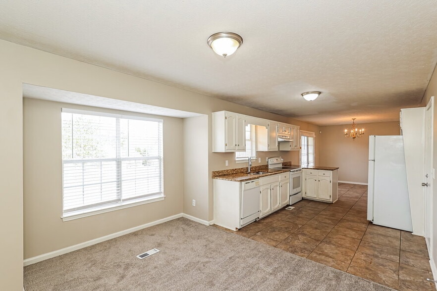 Building Photo - 641 Carlton Rd