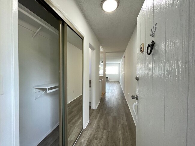 Interior Photo - 14220 Burbank Blvd