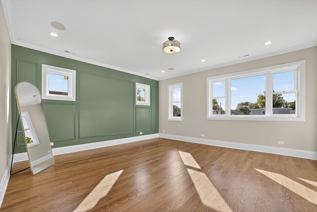 Building Photo - 3019 N Kenneth Ave