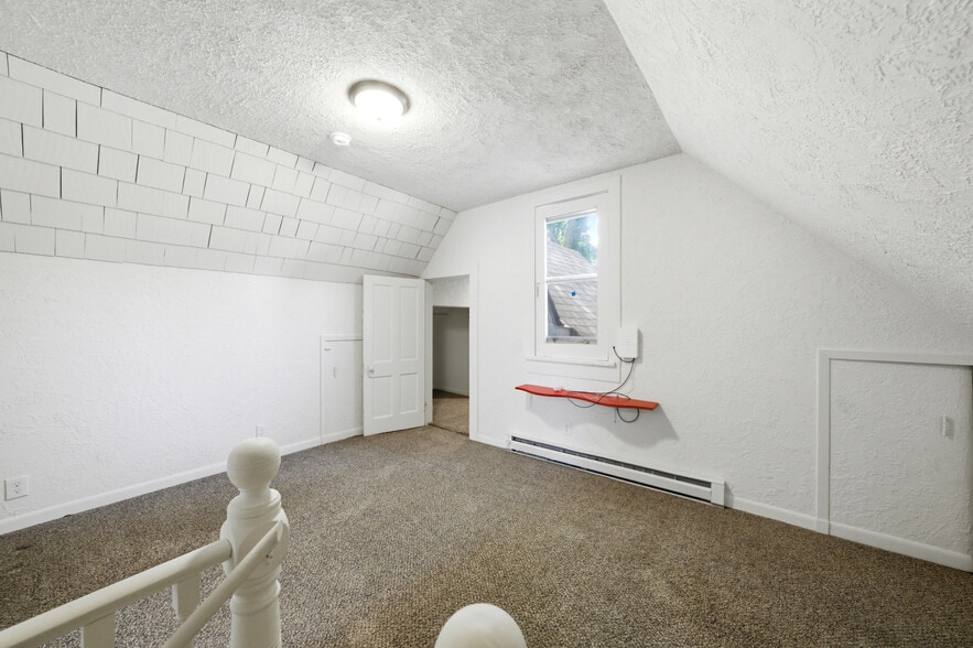 Building Photo - 1040 Pomona St