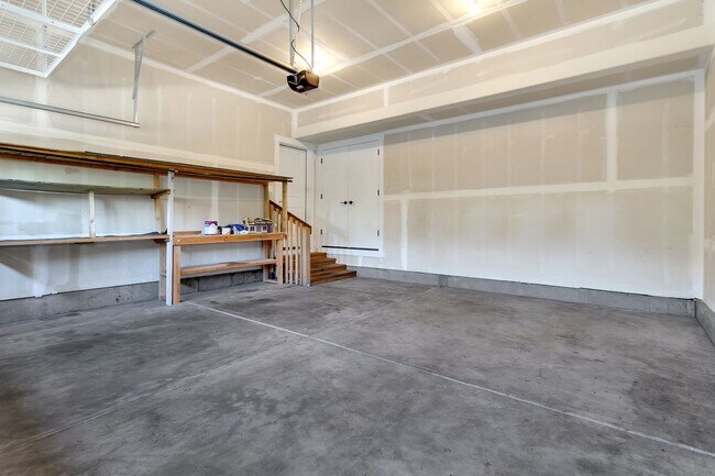 Building Photo - Spacious 4BR/3BA in Beaverton