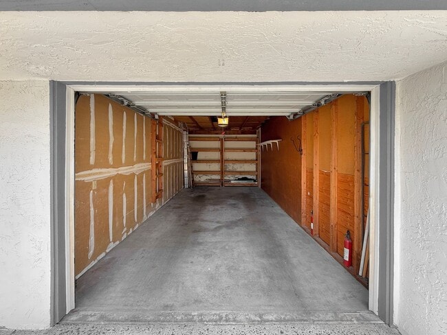 Building Photo - SD: Bright 2BD/2BA Condo in Vista with Community Pool, Private Patio & In-Unit Laundry