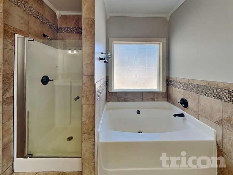 Building Photo - 21 Howard Ave