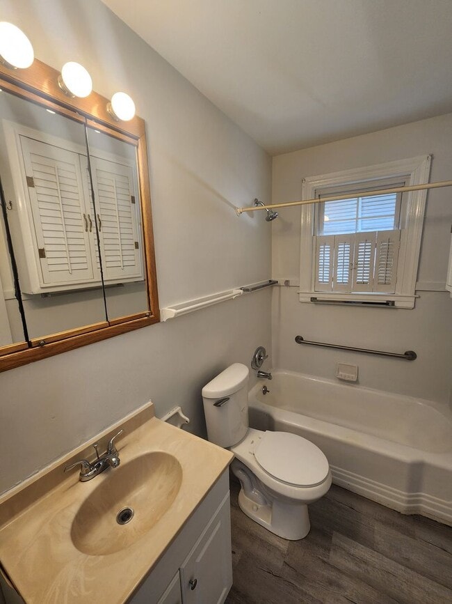 Building Photo - Chapel Hill / 3br House on N. Graham St AVAILABLE