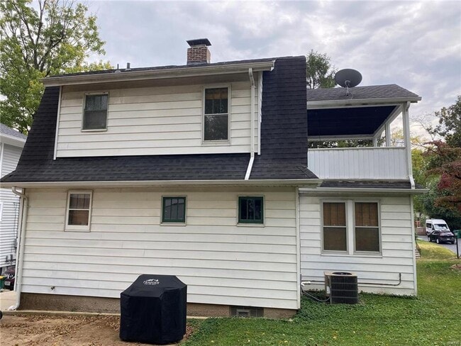 Building Photo - 743 Clark Ave