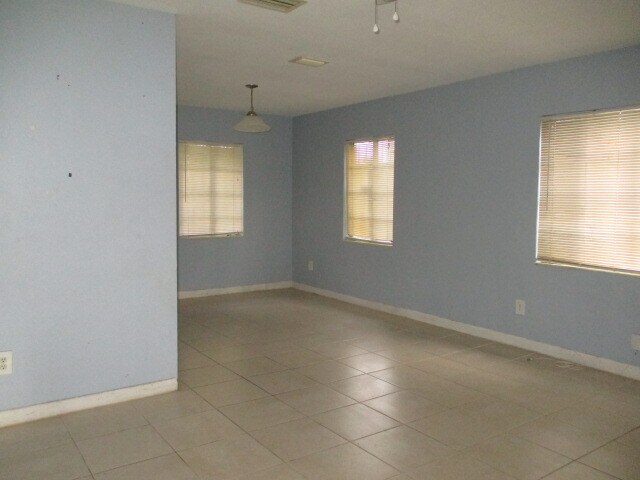 Building Photo - 3015 Phyllis Street