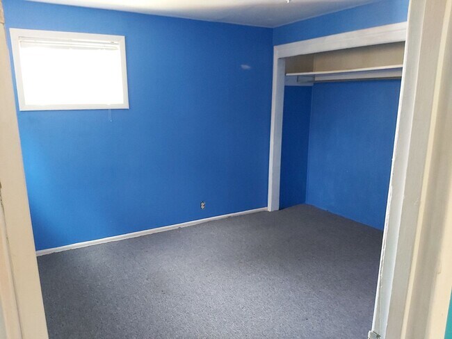 Building Photo - Cozy 1 Bed, 1 Bath House with Big Backyard and Outdoor Deck!