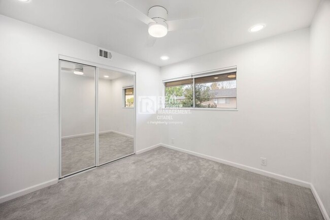 Building Photo - 963 Glencliff St