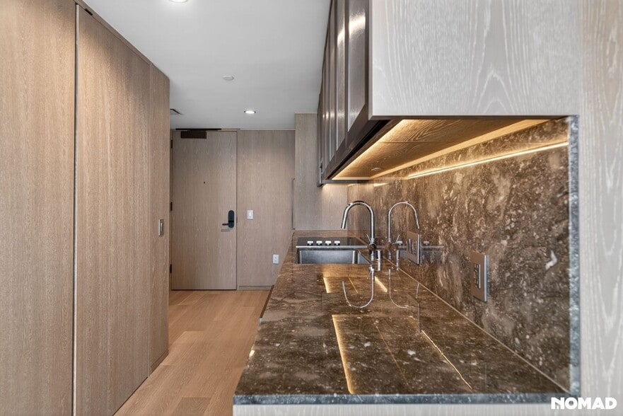 Building Photo - 1000 Auahi St