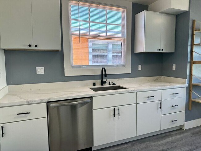 Building Photo - 780 61st St