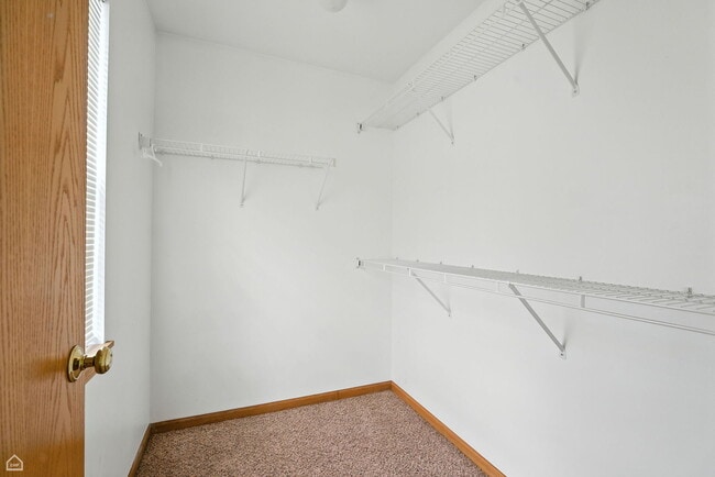 Building Photo - 10167 Bennington Dr