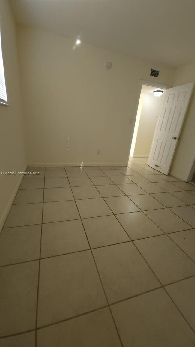 Building Photo - 2121 NE 168th St