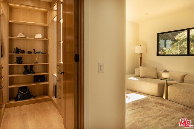 Building Photo - 7802 Torreyson Dr