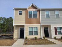 Building Photo - Beautiful end unit - 2 bedroom 2.5 bath townhome - Holly Ridge