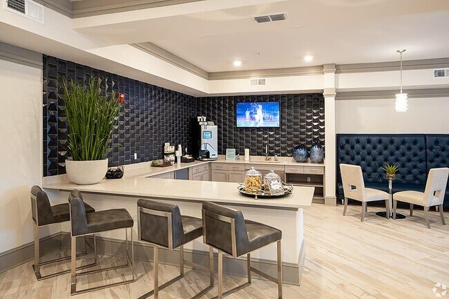 Building Photo - 918 Aventine Dr