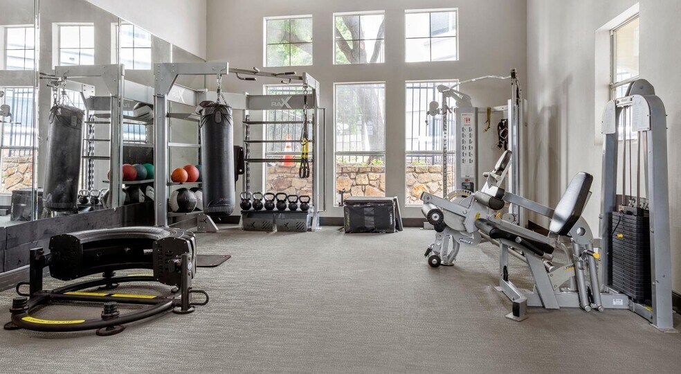 Building Photo - 7927 Forest Ln