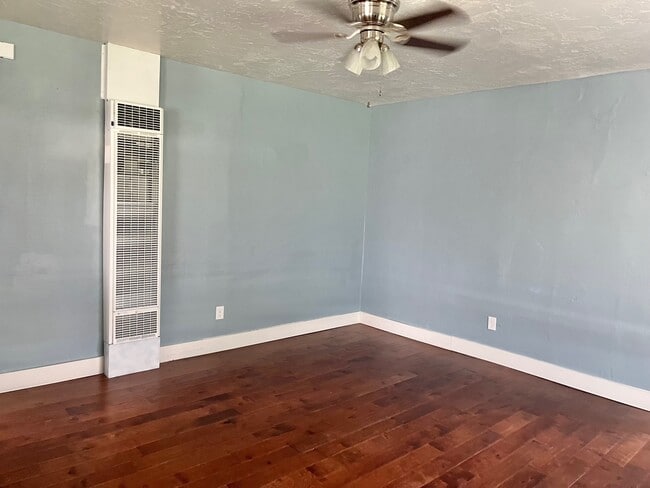 Building Photo - 589 W Duplex