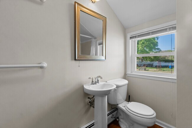 Building Photo - 671 Cornwall Ave