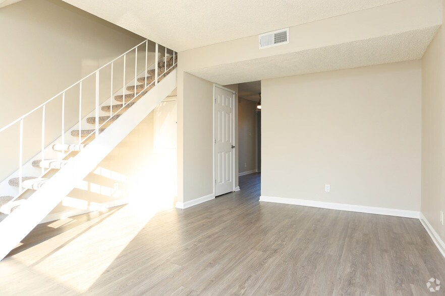 The Luxe Apartments 2501 Hurley Way Sacramento CA 95825 Apartment