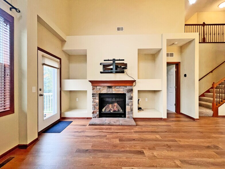 Building Photo - 9500 Declaration Dr