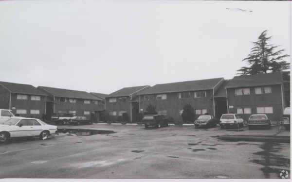 Primary Photo - 1479 SE Maple St