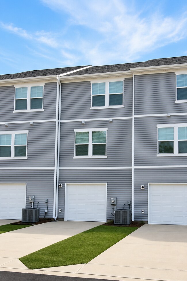 Building Photo - 3-Bedroom, 3.5 Bath Townhome for Rent in Mooresville, NC | Attached Garage & Modern Kitchen