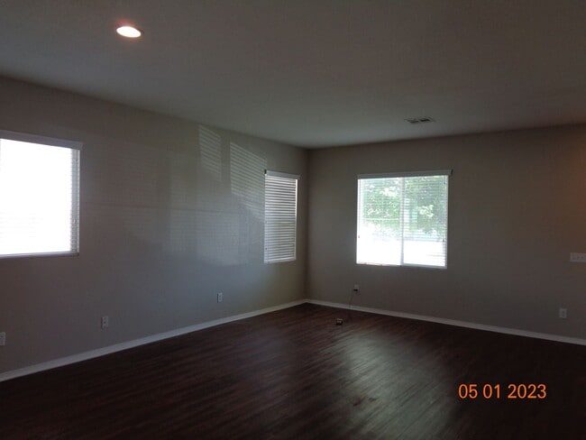 Building Photo - Beautiful 2 Story Home Offering 2548 sq. ft. and Built in 2005 with 3 Bedrooms plus office/additi...