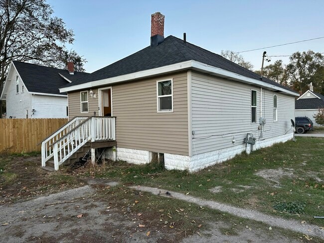 Building Photo - 1767 Pine St