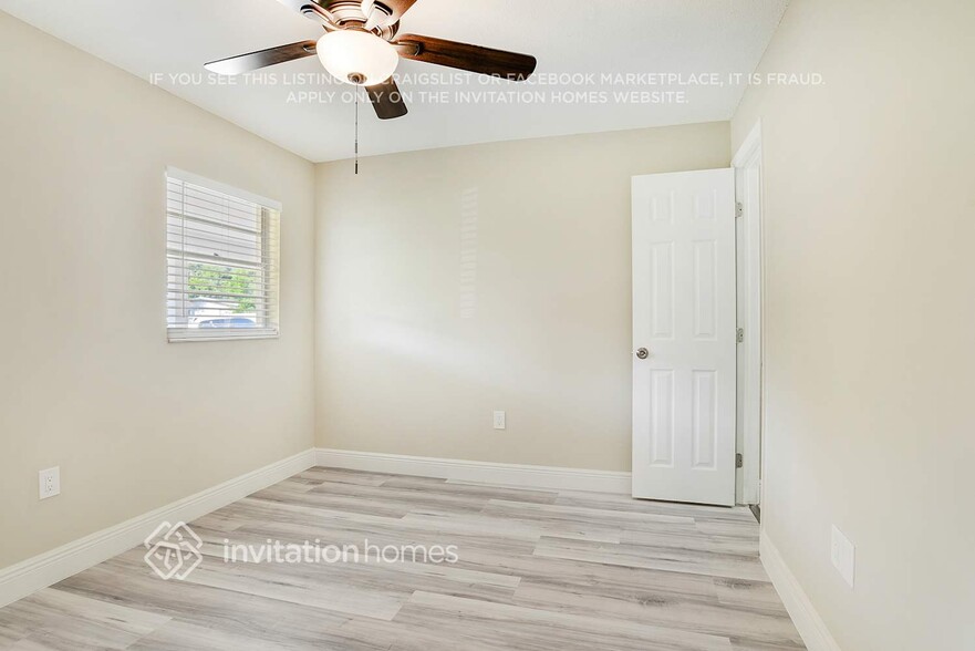 Building Photo - 3213 Sutton Dr