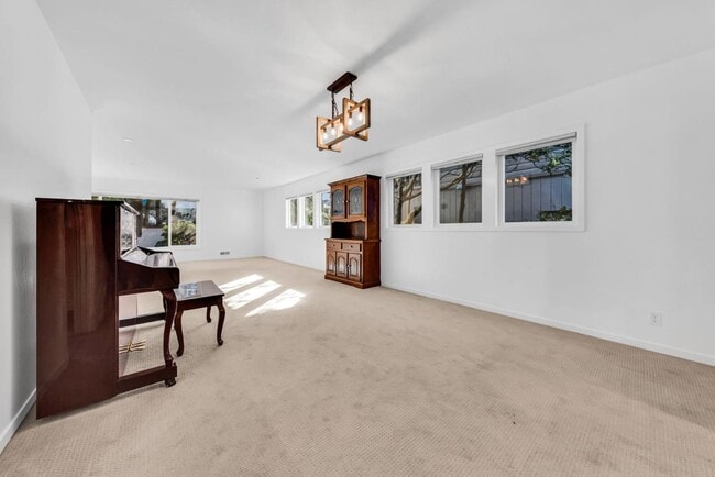 Building Photo - 280 Angelita Ave