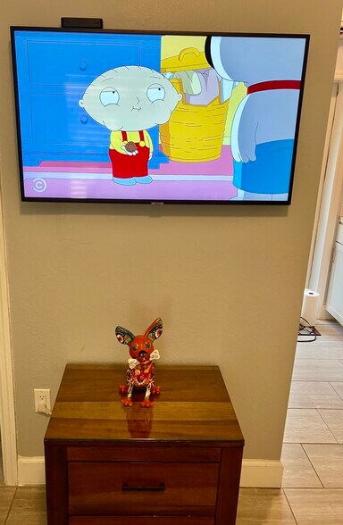 42” smart tv w/cable & internet - 2624 NE 1st Ave