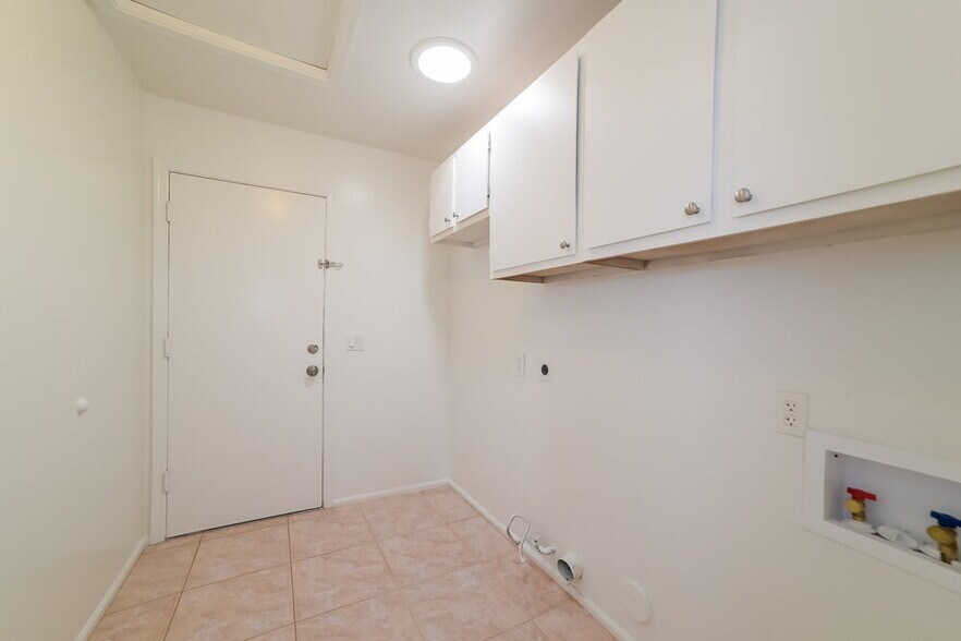 Building Photo - 7064 E Lobo Ave