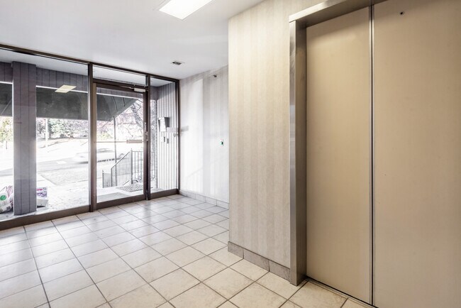 Building Photo - 960 E 100 S