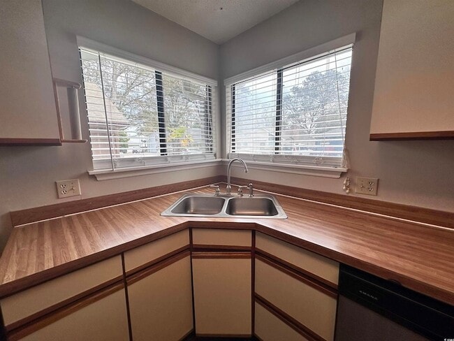 Building Photo - 6536 Valene Ct