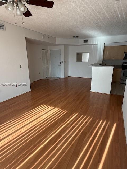 Building Photo - 8070 N Nob Hill Rd