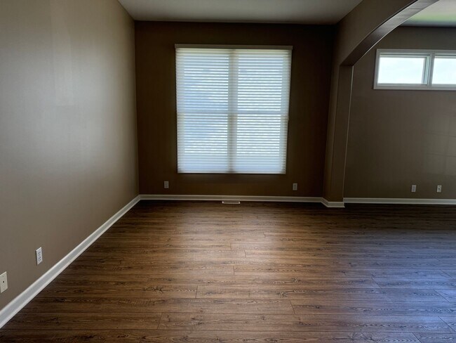 Building Photo - Elkhorn Home For Rent In Quiet Neighborhood